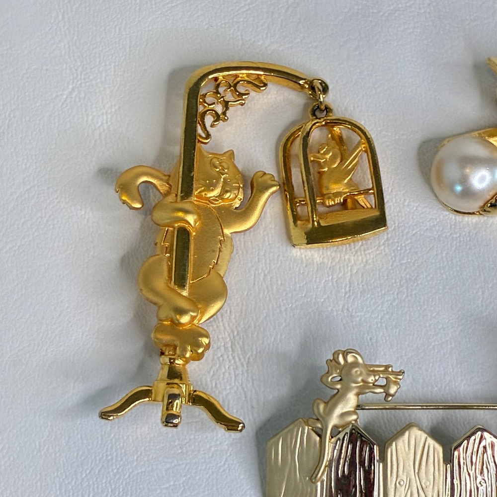 Vintage Cat Brooch Earring Lot Gold Tone Avon RAZZA AJC Feline Jewelry Whimsical - Picture 3 of 15